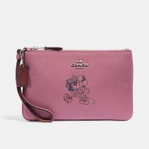 NWT Minnie Mouse Small Wristlet With Motif